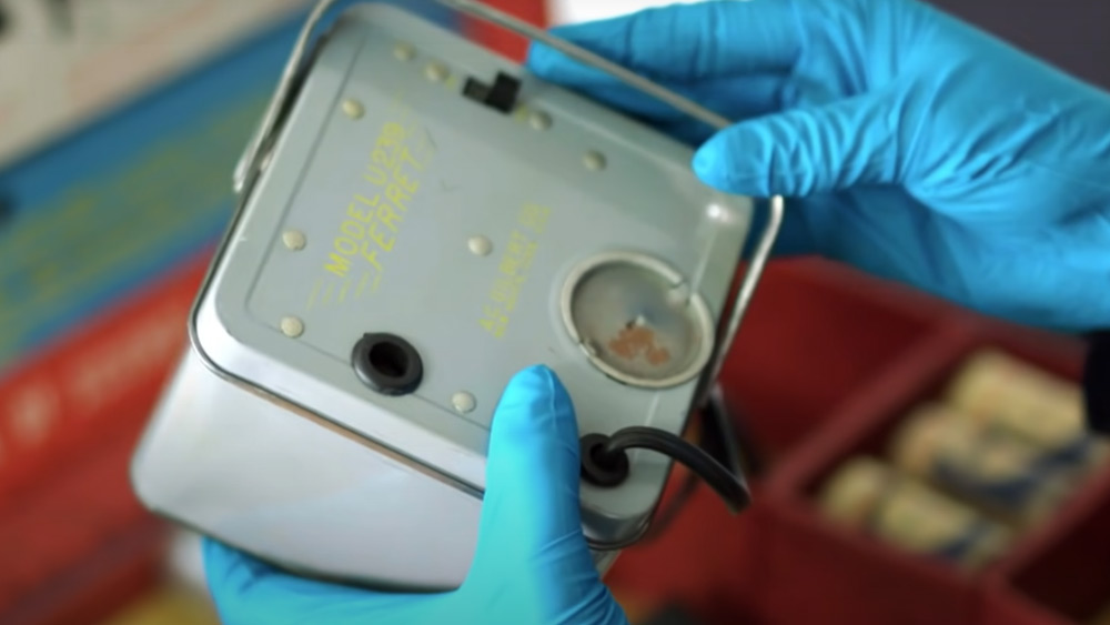 তেজস্ক্রিয় বিকিরণের কারণে নয়, বরং অত্যাধিক দামের কারণেই বাজার থেকে আস্তে আস্তে হারিয়ে যায় এই খেলনা।