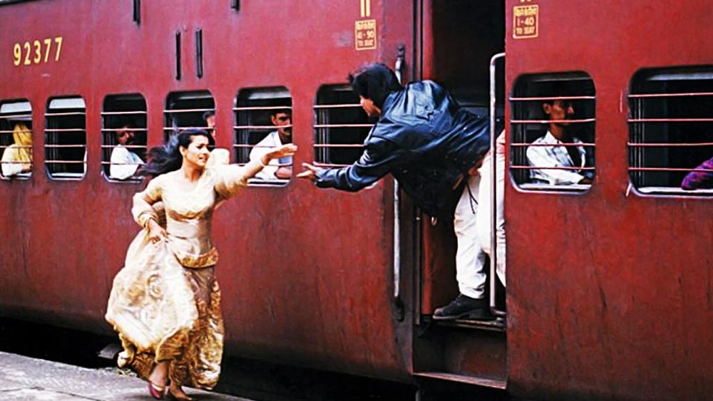 কোনও ছবির শ্যুটিঙের ক্ষেত্রে পরিচালক আগে গল্পের সঙ্গে সামঞ্জস্য রেখে স্থান-কাল-পাত্র নির্বাচন করে তবেই কাজ শুরু করেন। সিনেমায় থাকা গানের দৃশ্যে অভিনয় করার জন্য দেশ-বিদেশের বিভিন্ন প্রান্তে শ্যুটিং করা হয়।