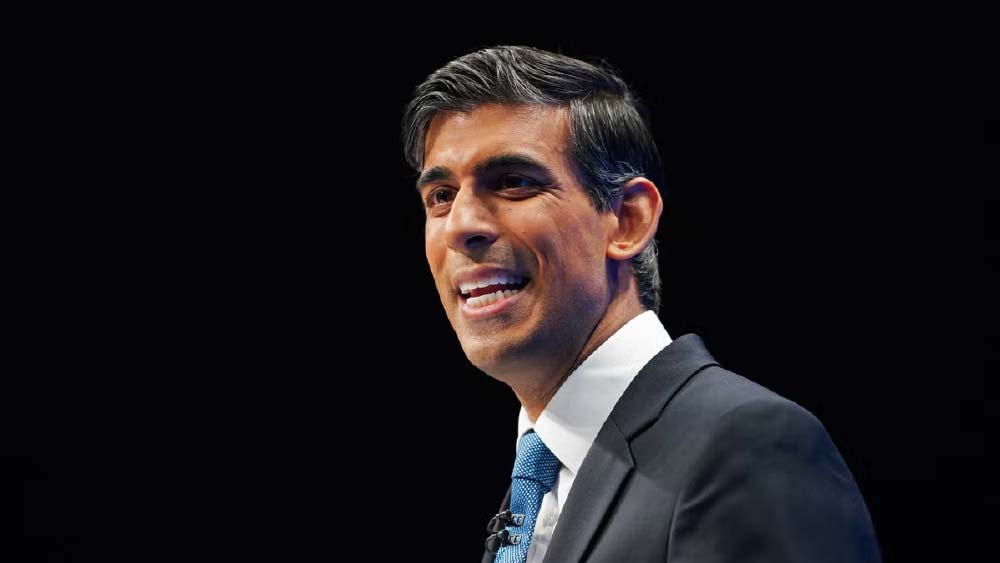 ঋষিকে বেছে নেওয়া হলে তিনিই হবেন ব্রিটেনের প্রথম অশ্বেতাঙ্গ প্রধানমন্ত্রী। তিনি আবার বহুজাতিক তথ্যপ্রযুক্তি সংস্থা ইনফোসিসের সহ-প্রতিষ্ঠাতা নারায়ণমূর্তির জামাতা।