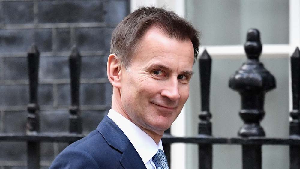 ২০১৯ সালে বরিস জনসনের কাছে হেরে গিয়েছিলেন জেরেমি হান্ট। প্রাক্তন বিদেশ এবং স্বাস্থ্য সচিব ঘোষণা করেছেন এ বারের ভোটেও তিনি লড়বেন।