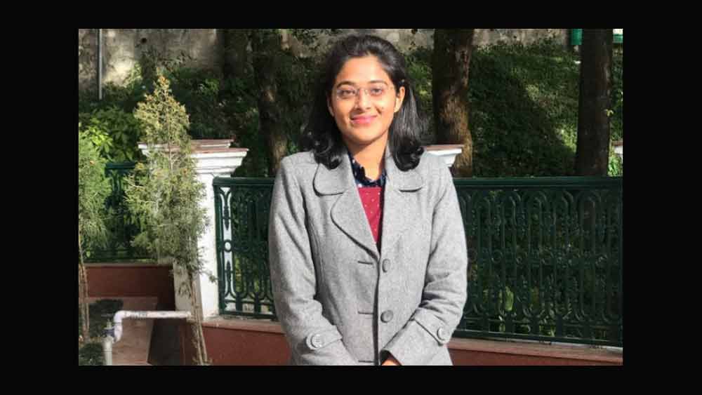 সুরভি গৌতম। মধ্যপ্রদেশের সতনার ছোট গ্রাম আমদরাতে জন্ম। বাবা আইনজীবী, মা শিক্ষিকা।