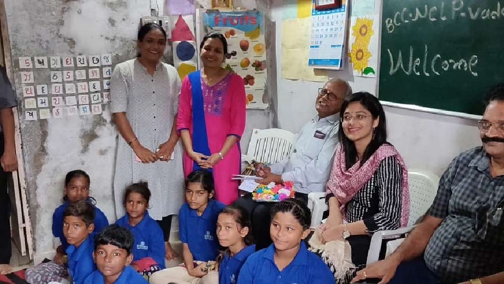 সুরভি জানিয়েছেন, সাবলীল ইংরেজি বলতে না পারার জন্য যে হেনস্থা তাঁকে হতে হয়েছে সেই হেনস্থাই তাঁকে ইংরেজিতে সাবলীল ভাবে কথা বলতে শিখিয়েছে। প্রতি দিন ১০টি নতুন ইংরেজি শব্দ করায়ত্ত করতে থাকেন। ধীরে ধীরে বিদেশি ভাষাকে নিজের দখলে নিয়ে আসেন।