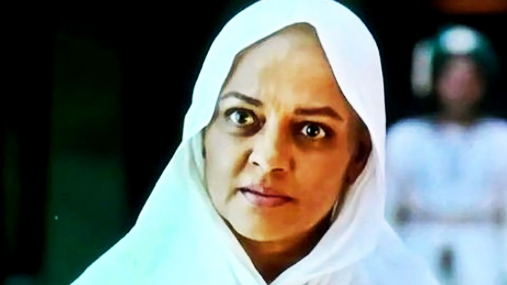 রণবীর একা নন। অভিনেত্রী তানভি আজমিকেও ওই ছবিতে চরিত্রের প্রয়োজনে মাথা কামাতে হয়েছিল। এই ছবিতে তিনি বাজিরাও-এর মায়ের চরিত্রে অভিনয় করেছিলেন।