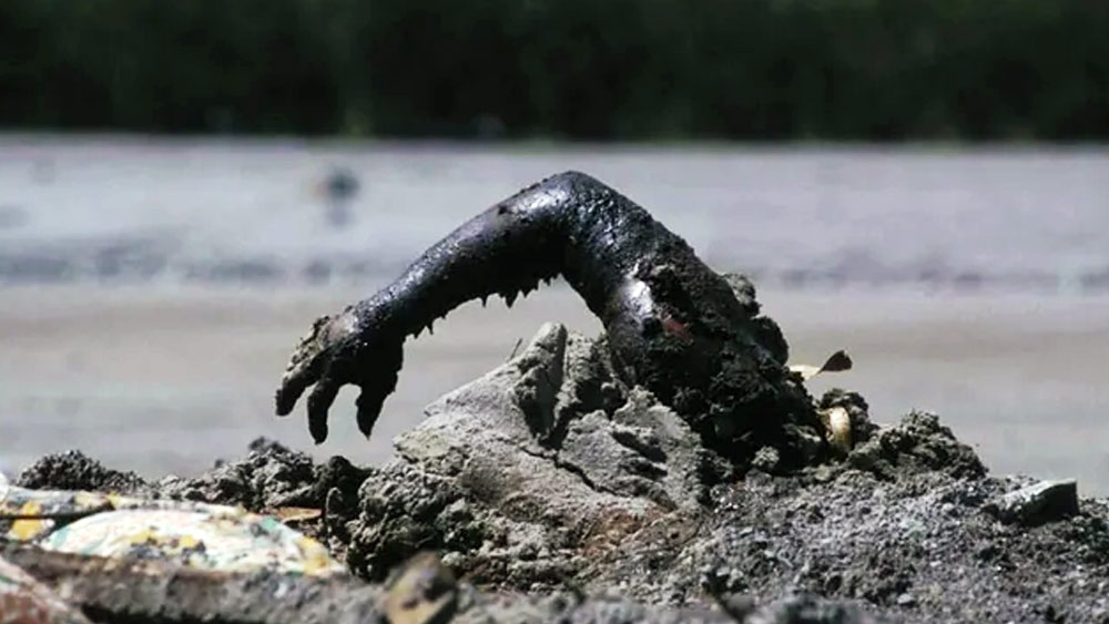 ১৩ নভেম্বর স্থানীয় সময় রাত ৯টা নাগাদ আগ্নেয়গিরি থেকে অগ্ন্যুৎপাত শুরু হয়। পুরো এলাকা ঢেকে যায় আগ্নেয়গিরির গরম ছাই এবং লাভার পরতে। তবে শুধু মাত্র লাভার কারণে যে এত প্রাণ গিয়েছিল, তা নয়।