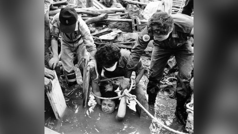 ৬০ ঘণ্টা জলের তলায় আটকে থাকার পর গ্যাংগ্রিন এবং হাইপোথার্মিয়ায় আক্রান্ত হয়ে মারা যায় ওমায়রা।