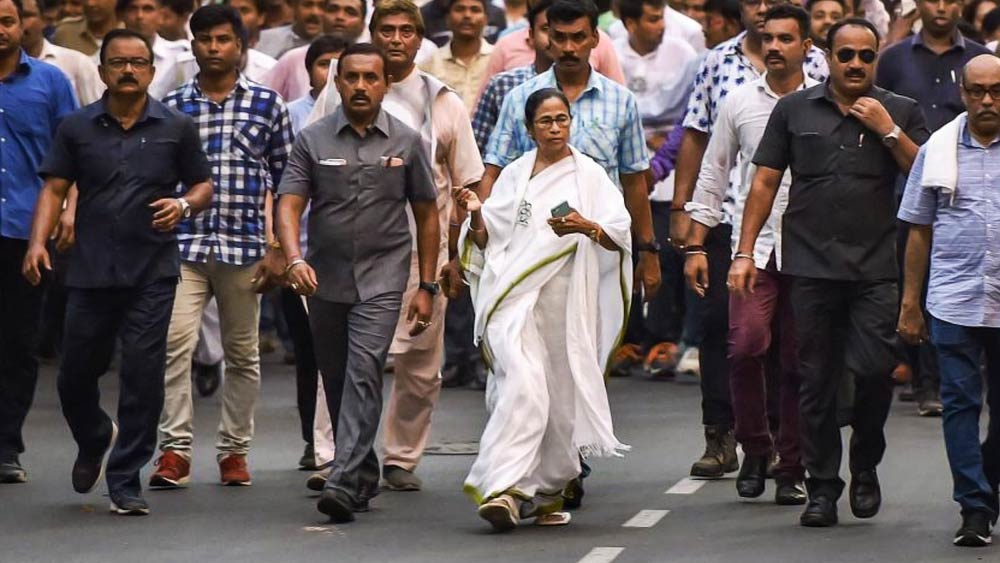 দার্জিলিং থেকে দিঘা— যেখানেই যান, সেখানেই নিয়ম করে হাঁটেন মমতা। 