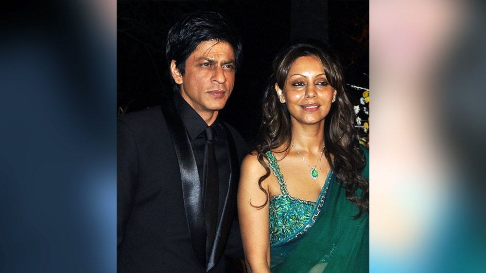 এক সাক্ষাৎকারে শাহরুখ জানান, গৌরীর পরিবারের কেউ তাঁকে পছন্দ করতেন না। পরিবারের অমতে বিয়েও করতে চাইছিলেন না গৌরী। তাই প্রথমে বিয়ের প্রস্তাব জানালেও শাহরুখকে বিয়ে করতে রাজি হননি গৌরী। পরবর্তীতে, মুম্বইয়ের জুহু সমুদ্রসৈকতে দাঁড়িয়ে গৌরীকে প্রপোজ করেছিলেন তিনি।