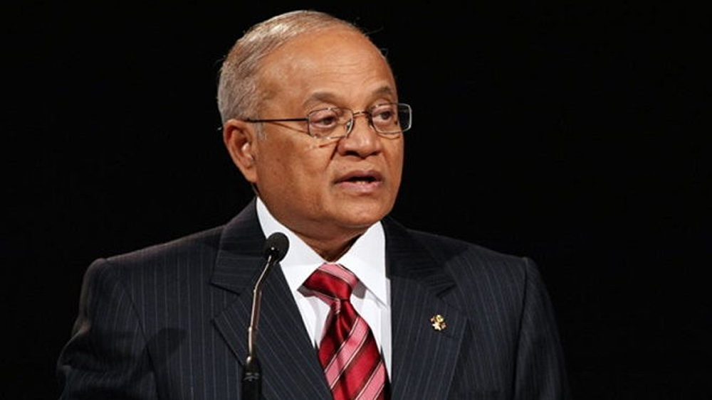 ১৯৮৮-র ৩ নভেম্বর ভোররাতে দু’টি দলে ভাগ হয়ে মালে পৌঁছে সেখানকার বন্দর এবং প্রেসিডেন্ট গায়ুমের ব্যবহৃত বিশেষ জেটির দখল নেয় অভ্যুত্থানকারীরা। কব্জা করে প্রেডিডেন্টের প্রাসাদ এবং রেডিও ও টিভি সম্প্রচার কেন্দ্র।