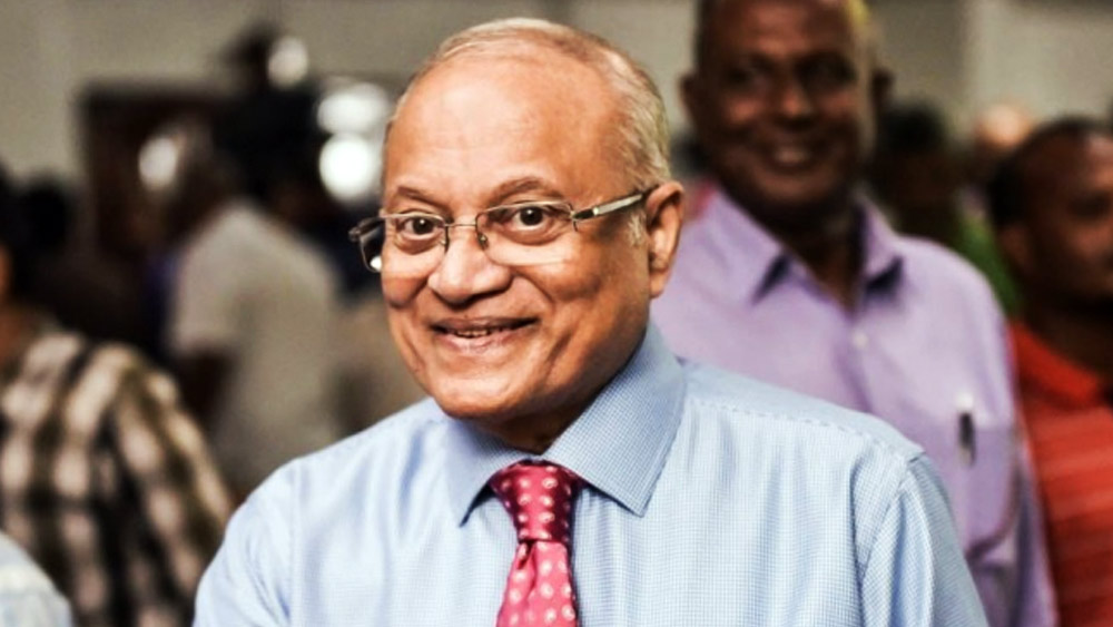 মলদ্বীপের জাতীয় নিরাপত্তা বাহিনী অতর্কিত আক্রমণে কার্যত ছত্রভঙ্গ হয়ে যায়। দ্রুত গোপন ডেরায় পালিয়ে সাহায্যের জন্য আমেরিকা, ব্রিটেন এবং ভারতকে বার্তা পাঠান গায়ুম। 