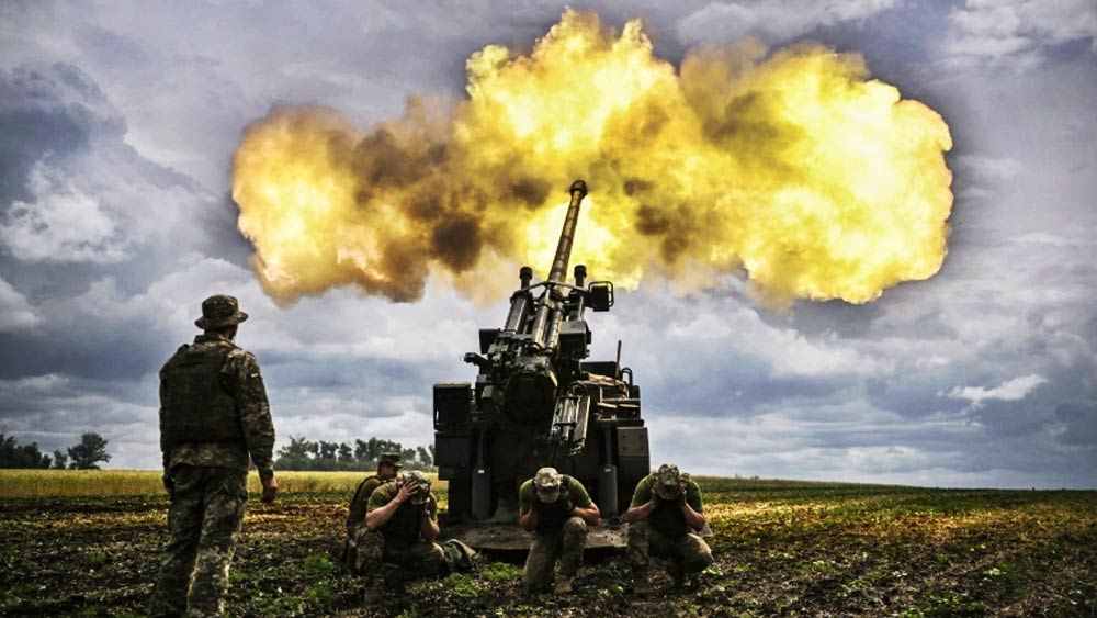 তত ক্ষণে মলদ্বীপের জাতীয় নিরাপত্তা বাহিনীর সদর দফতরের দখল নিয়েছে শ্রীলঙ্কার হামলকারীরা। লড়াইয়ে নিহত হয়েছেন কয়েক জন নিরাপত্তা আধিকারিক। আহত উপ-প্রতিরক্ষামন্ত্রী ইলিয়াস ইব্রাহিমও।