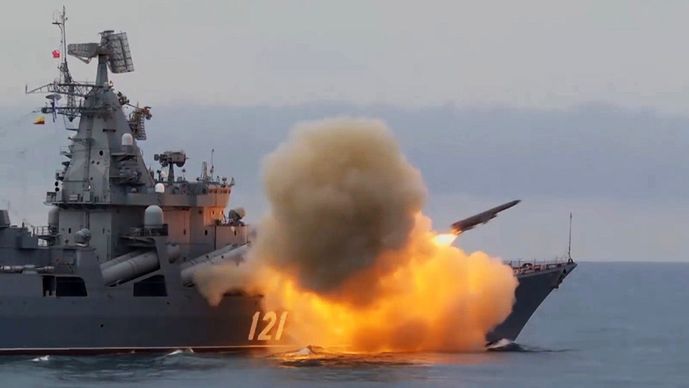 সমুদ্রপথে আরও হামলাকারী যাতে মালে না পৌঁছতে পারে সে জন্য কেরলের কোচি নৌঘাঁটি থেকে ভারতীয় নৌসেনার কয়েকটি জাহাজও মলদ্বীপের উদ্দেশে রওনা হয়।