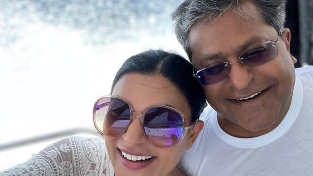 বৃহস্পতিবার ফের খবরের শিরোনামে উঠে আসেন অভিনেত্রী। এ বার সম্পর্কে জড়িয়েছেন প্রাক্তন আইপিএলকর্তা ললিত মোদীর সঙ্গে।