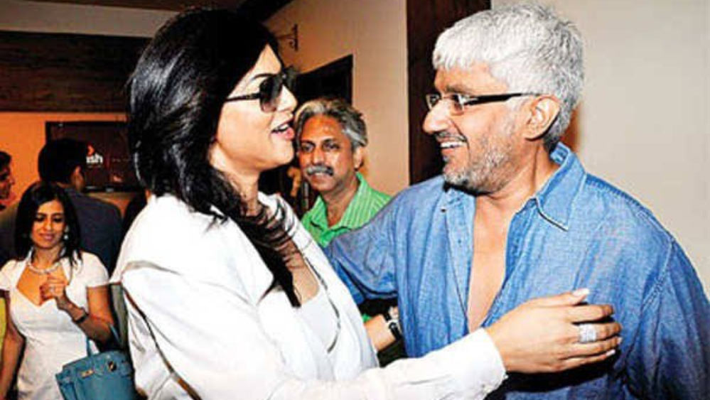 রণদীপের আগে সুস্মিতা সম্পর্কে জড়িয়েছিলেন পরিচালক বিক্রম ভট্টর সঙ্গে। ‘দস্তক’ ছবিতে কাজ করতে গিয়ে বিবাহিত বিক্রমের সঙ্গে সম্পর্কে জড়িয়ে পড়েন অভিনেত্রী। তার জেরে নাকি ঘর ভেঙেছিল পরিচালকের!