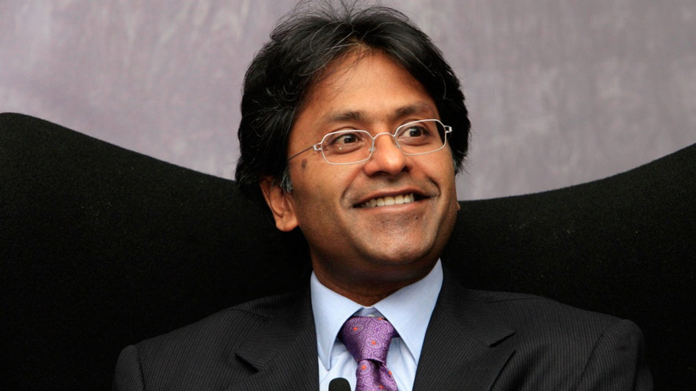 আমেরিকার ডিউক বিশ্ববিদ্যালয়ে পড়ার সময় তিন বন্ধুকে নিয়ে দশ হাজার ডলার দিয়ে আধ কিলো কোকেন কিনতে গিয়ে ধরা পড়েন। তাঁর বিরুদ্ধে অপহরণ, মাদকপাচার, নিগ্রহ-সহ একাধিক   অভিযোগ ওঠে। শেষ পর্যন্ত বাবা কেকে মোদীর হস্তক্ষেপে তিনি মুক্তি পান।