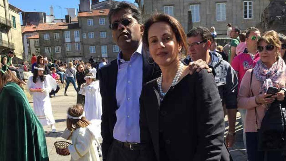 আমেরিকায় পড়তে পড়তেই তিনি প্রেমে পড়েন মিনাল সাগরানির। তাঁর চেয়ে দশ বছরের বড়। বিবাহিত। ললিতের মা বীণার বন্ধু।