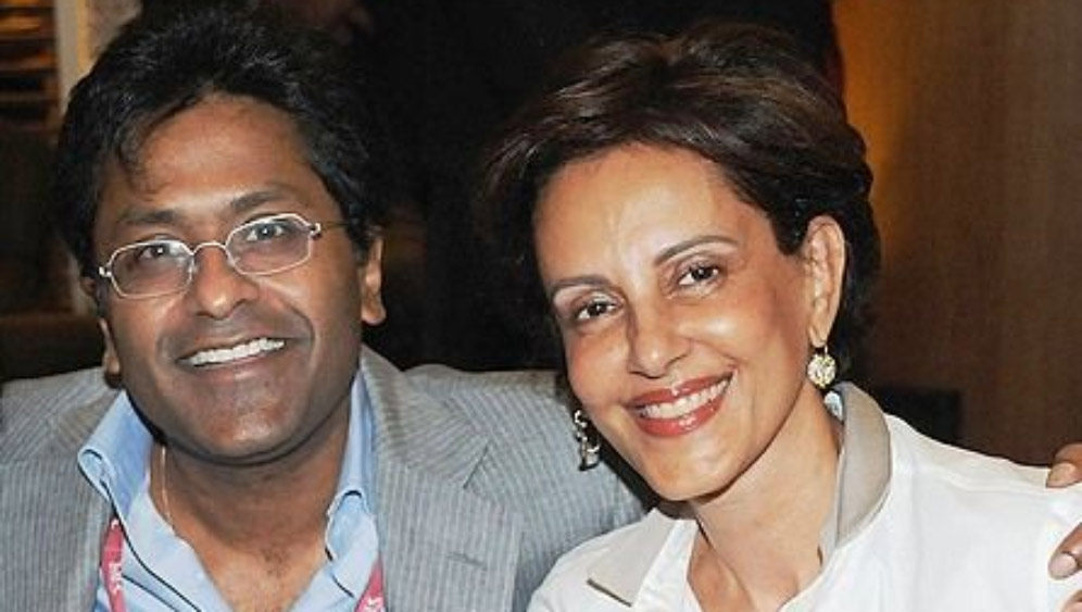 স্বামীর সঙ্গে বিচ্ছেদের পরই তাঁকে বিয়ের পরিকল্পনা করেন ললিত। কিন্তু এই বিয়েতে নারাজ তাঁর বাবা-মা। শেষ পর্যন্ত ছেলের নাছোড়বান্দা মনোভাবের কাছে হার মেনে রাজি হন তারা। 