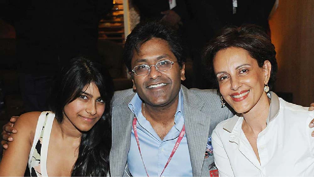 ললিতের প্রথম স্ত্রীর নাম মিনাল। ১৯৯১ সালের ১৭ অক্টোবর মুম্বইয়ে তাঁদের বিয়ে হয়। কিন্তু দুর্ভাগ্যবশত ক্যানসারে আক্রান্ত হয়ে ২০১৮ সালের ১০ ডিসেম্বর ৬৪ বছর বয়সে মিনালের মৃত্যু হয়। ১৯৫৪ সালে নাইজেরিয়ায় সিন্ধি-ইন্দো পরিবারে জন্ম মিনালের। 