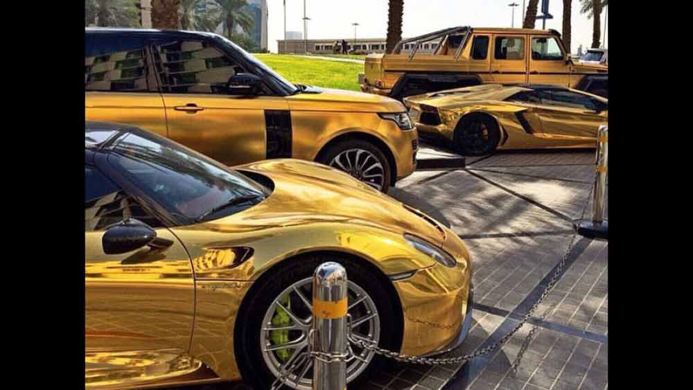 অনেকের দাবি, সব গাড়ি তো একসঙ্গে ব্যবহার করা যায় না, তাই বাড়তি আয়ের জন্য সংগ্রাহকদের কাছে বেশ কতগুলি গাড়ি তিনি ভাড়া দেন। তবে এ সবই জল্পনা।