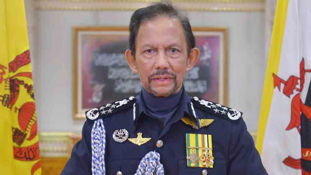 ১৯৬৭ সালের ৫ অক্টোবর ব্রুনেইয়ের সিংহাসনে বসেন তৃতীয় হাসানঅল বোকাইয়া ইবনি ওমর আলি সইফউদ্দিন। তবে এটা তাঁর পোশাকি নাম। গোটা দুনিয়া তাঁকে ‘হাসানঅল বোকাইয়া’ নামেই চেনে।