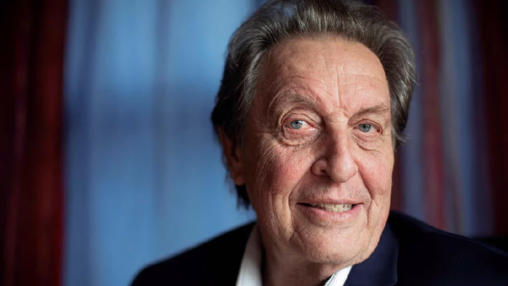 আবার খবরের শিরোনামে আমেরিকার ধনকুবের টেসলার মালিক ইলন মাস্ক। এ বার সৌজন্যে তাঁর বাবার স্বীকারোক্তি। ইলনের বাবা জানালেন, তাঁর এক কন্যাসন্তান রয়েছে, যার কথা এ দিন গোপন করেছিলেন তিনি। তার বয়স তিন!