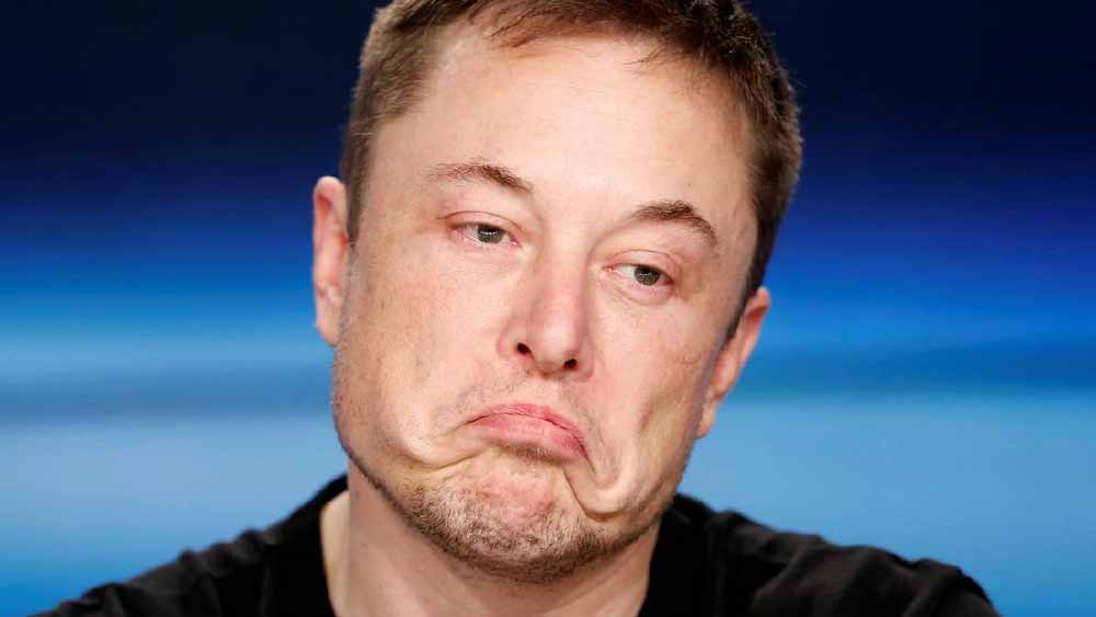 সৎমেয়ের সঙ্গে সম্পর্ক নিয়ে এরোল বলেন, ‘‘ছেলেমেয়েরা এ ব্যাপারটা একেবারেই মেনে নেয়নি। যতই হোক, তাদের এক বোনের সঙ্গে সম্পর্ক আমার। সৎবোন।’’