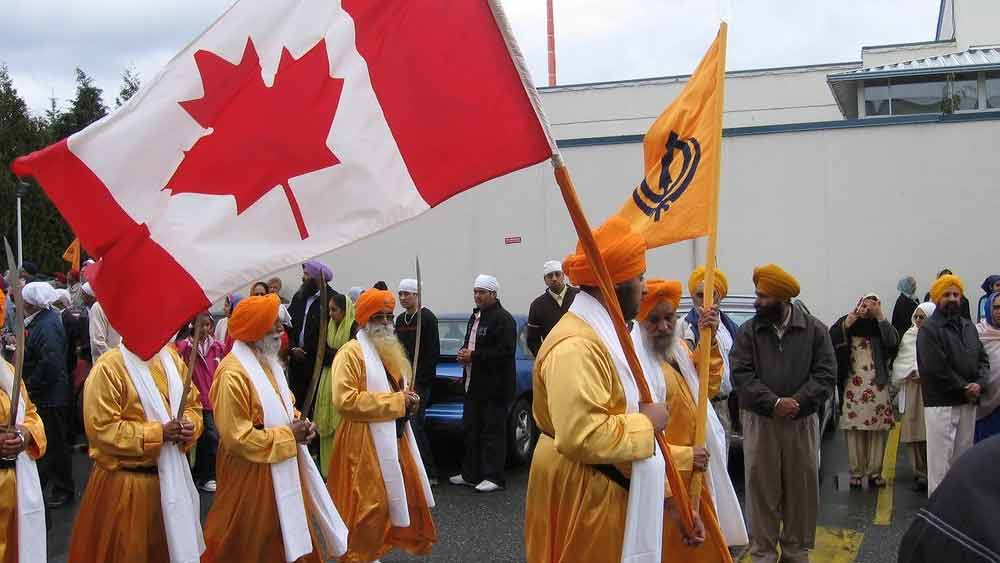 কানাডার যে প্রদেশে খুন হন মালিক সেই ব্রিটিশ কলম্বিয়ায় সতনাম এডুকেশন সোস্যাইটিও খুলেছিলেন তিনি। সে দেশে খালসা স্কুলও শুরু করেন। তাতে কানাডীয় পাঠ্যসূচি ছাড়াও পঞ্জাবি ভাষা এবং শিখ সম্প্রদায়ের ইতিহাসও পড়ানোর বন্দোবস্ত রয়েছে। 