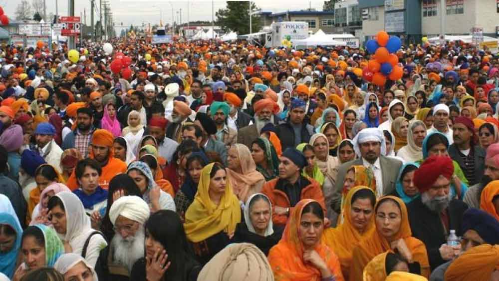 তদন্তকারীদের দাবি ছিল, পারমারের দুই আত্মীয় মালিকের স্কুলে পড়াশোনা করতেন। সেই সূত্রেই কি মালিকের সঙ্গে পারমারের যোগাযোগ হয়েছিল? তা অবশ্য জানা যায়নি।