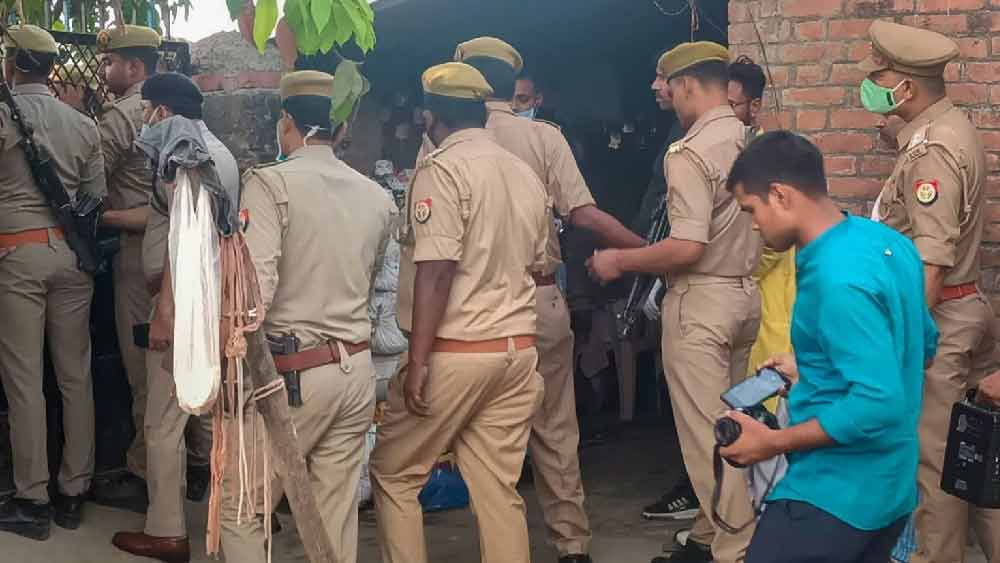 গ্রেফতারের পর কোমলের প্রেমিকের দাবি, তাঁকেও ঠকিয়েছেন কোমল। আগে জানলে তিনি এই ঘৃণ্য অপরাধ কখনই করতেন না।