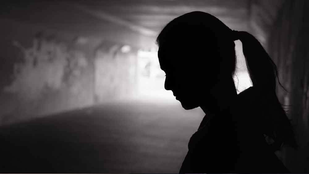 বাড়ি থেকে এতগুলো টাকা এমন ভাবে বেরিয়ে যাবে, তা সহজে মেনে নিতে পারছিলেন না কোমল। তখন থেকেই ছক কষতে থাকেন যে, কী ভাবে বাবা-মা-দাদাকে খুন করে সব সম্মত্তি নিজের দখলে আনা যায়।