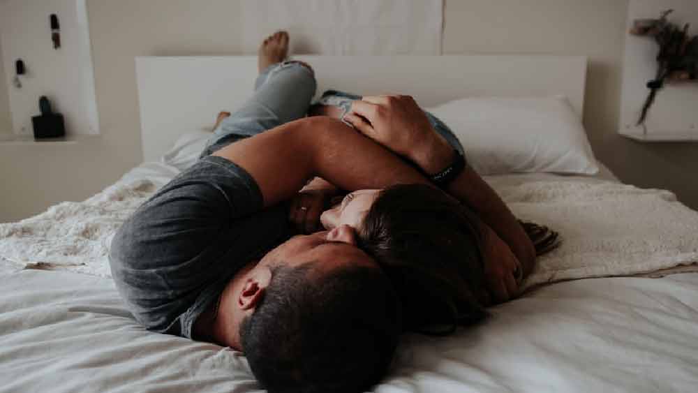 সঙ্গমের পর তাঁরা দু’জনে এক যোগে মুন্নালাল এবং রাজদেবীর গলা কেটে হত্যা করেন। ঘুমন্ত অনুপকে বিষ খাওয়ানোর চেষ্টাও করেন তাঁরা। তবে ভয় পেয়ে যান অনুপের নড়াচড়া দেখে। এর পরই বাড়ি থেকে বেরিয়ে যান রোহিত। তবে এই কাণ্ড ঘটানোর সময় রাহুল হোয়াটস্‌অ্যাপের মাধ্যমে তাঁদের সঙ্গে যোগাযোগ রেখেছিলেন।