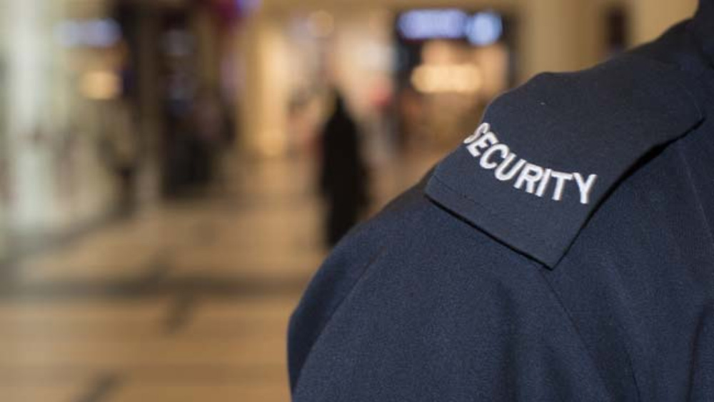 সাহিল নিজের বাবার দ্বারা বেশ অনুপ্রাণিত। তিনি দিল্লির নয়ডার একটি সংস্থায় নিরাপত্তাকর্মীর কাজ করেন।