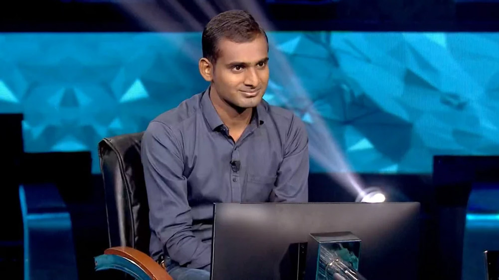 হট সিটে বসতে যাওয়ার আগে নিজের উপর বিশ্বাস হারিয়ে ফেলেছিলেন সাহিল। অনুষ্ঠানে প্রতিযোগী হিসেবে নির্বাচিত হওয়ার পর দু’দিন কেটে যাওয়ার পরও ডাক না আসায় হতাশ হয়ে পড়েছিলেন। তাঁর ভাই ওই সময় তাঁকে উৎসাহ জোগান।