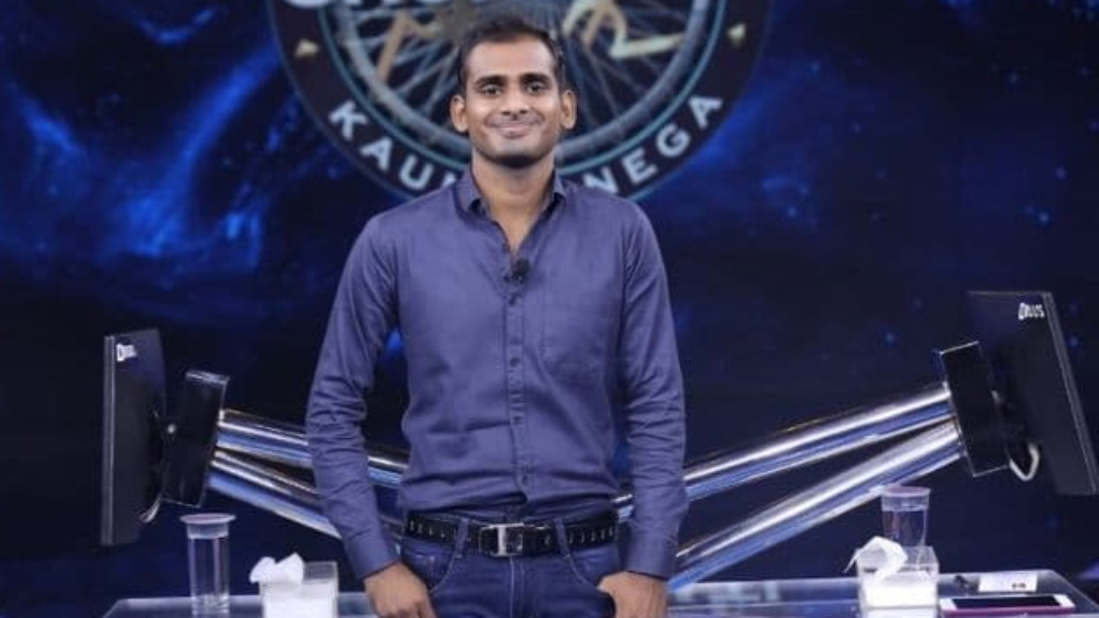 কোটিপতি হওয়ার পরও পা মাটিতে রেখেই চলতে চান সাহিল। নিজের আইএএস হওয়ার প্রস্তুতিতে কোনও বিরাম দিতে চান না তিনি।