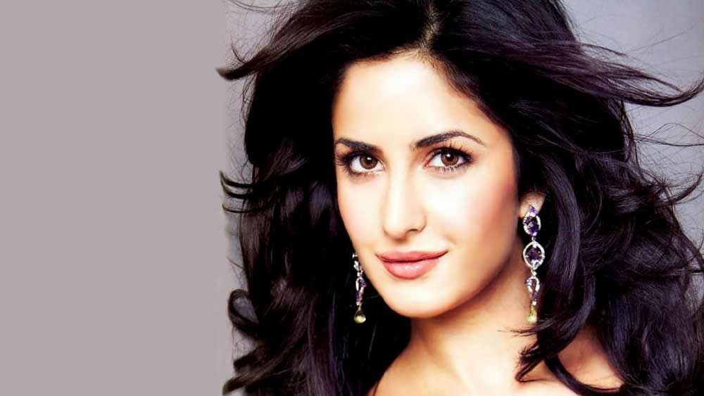 ভিকির সঙ্গে চুটিয়ে সংসার করার পাশাপাশি বলিউডে ছবির কাজ চালিয়ে যাচ্ছেন ক্যাটরিনা। 