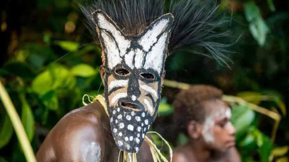 শত্রুকে খুন করার পর তাঁদের মাথা কেটে তা দিয়ে উদরপূর্তি করেন এই উপজাতির মানুষেরা।