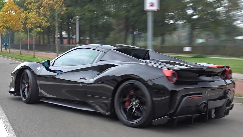 ২০২০ সালে ফেরারি ৪৮৮ পিস্তা স্পাইডার কিনেছেন ললিত। ৪৮৮ লাইনআপের মধ্যে পিস্তা স্পাইডার সেরা মডেল। ‘কারদেখো’র মতে, ভারতে এই গাড়ির দাম ৪ কোটি ৮১ লক্ষ টাকা। ললিতের পিস্তা স্পাইডার গাড়ির রং নীল। গাড়িতে যে নম্বরপ্লেট লাগানো রয়েছে তাতে ‘এমওডি আইআর’। অর্থাৎ ‘মোদীআর’।