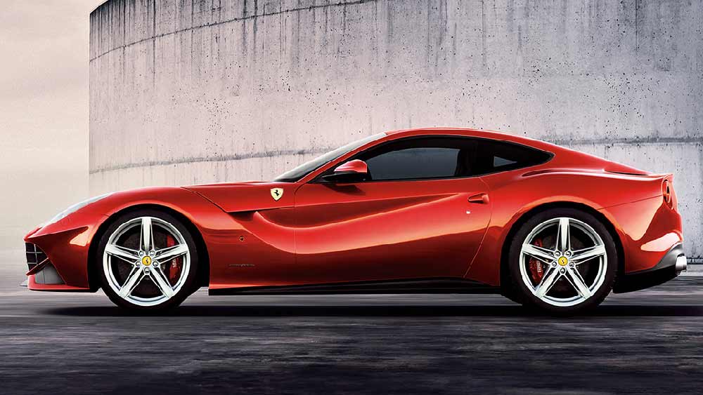 ললিতের ৫০তম জন্মদিনে তাঁকে ফেরারি এফ১২ বার্লিনেট্টা উপহার দিয়েছেন তাঁর ছেলে রুচির। এই গাড়িতে বিশেষ নম্বরপ্লেট লাগিয়েছেন ললিত। এই মডেলের উৎপাদন বন্ধ হওয়ার আগে ‘কারওয়ালে’র ওয়েবসাইট অনুযায়ী শেষ দাম ছিল সাড়ে পাঁচ কোটির বেশি।