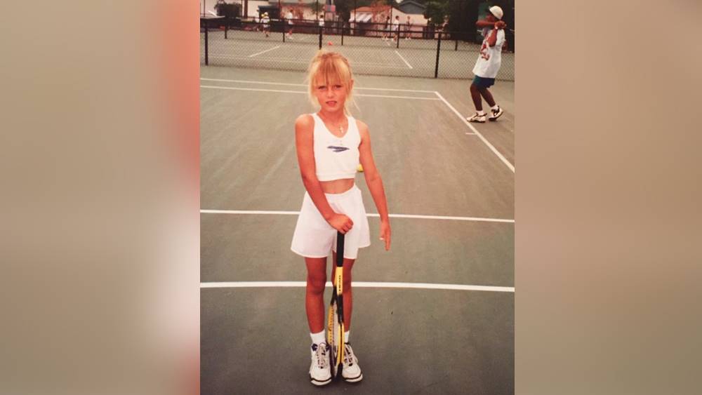 সাবেক সোভিয়েত ইউনিয়নের ন্যাগান প্রদেশে মারিয়া শারাপোভার জন্ম ১৯৮৭ সালের ১৯ এপ্রিল। 