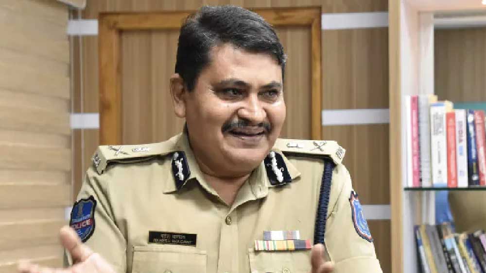 সিভিল সার্ভিস পরীক্ষার্থীদের সাফল্যের স্বাদ পাইয়ে দেওয়াই তাঁর নেশা। নিজে আইপিএস অফিসার। কিন্তু তাঁর সহায়তা ও সাহচর্যে আইএফএস-ও পাশ করেছেন একাধিক তরুণ-তরুণী। পেয়েছেন কাঙ্ক্ষিত সাফল্য।