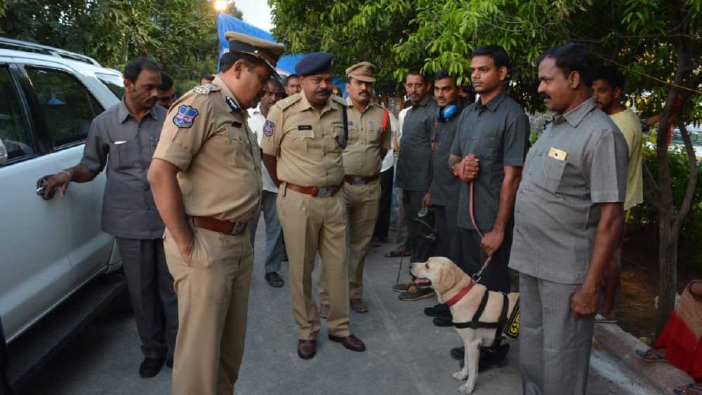 গত ছয় বছরে প্রায় ১,২৫০ জন ইউপিএসসি পরীক্ষার্থীকে প্রশিক্ষণ দিয়েছেন এই আইপিএস অফিসার। যদিও শিক্ষক নয়, নিজেকে ‘মেন্টর’ বলতেই পছন্দ করেন তিনি।