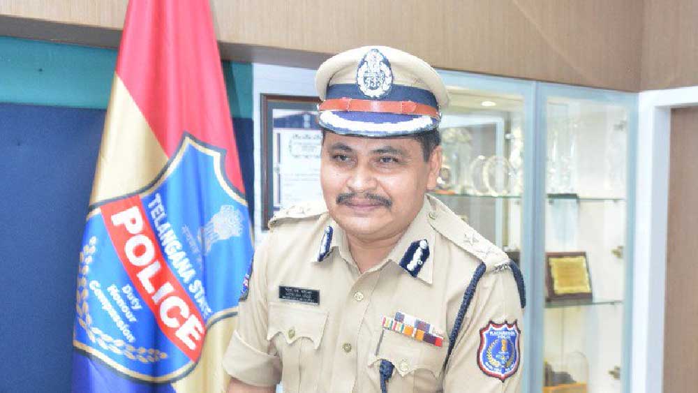 তাঁর এলাকায় মানবপাচার, শিশুশ্রমিক এবং বাল্যবিবাহের মতো সমস্যা ছিল বিরাট। আইপিএস অফিসার ভগবত তা প্রতিহত করেছেন।