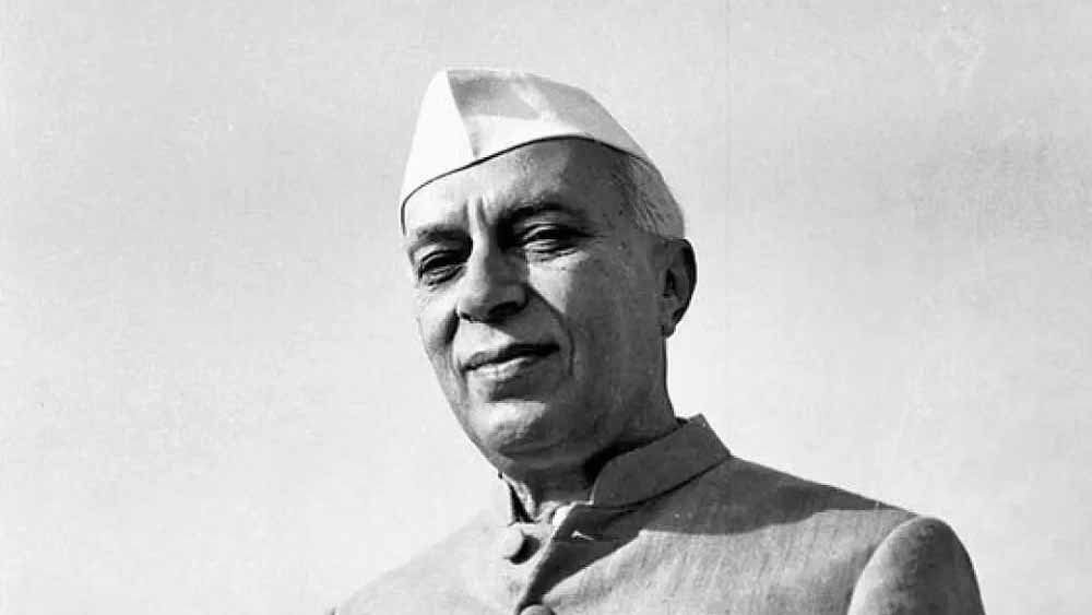 স্বাধীনতার পর ভারতের প্রথম প্রধানমন্ত্রী জওহরলাল নেহরু সংবিধানের মূল পাণ্ডুলিপি নকশা করার দায়িত্ব দিয়েছিলেন নন্দলালকে।