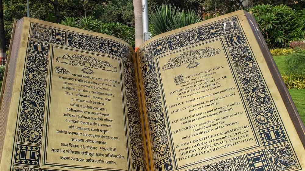 ভারতীয় সংবিধানের মূল পাণ্ডুলিপির প্রথম ৩০ পৃষ্ঠা সাজানোর দায়িত্ব তিনি দিয়েছিলেন দীননাথকে। বাকি পৃষ্ঠাগুলির দায়িত্ব দেওয়া হয়েছিল অন্যান্য শিল্পীকে। তাঁরাও প্রত্যেকে নন্দলালের ছাত্র ছিলেন।