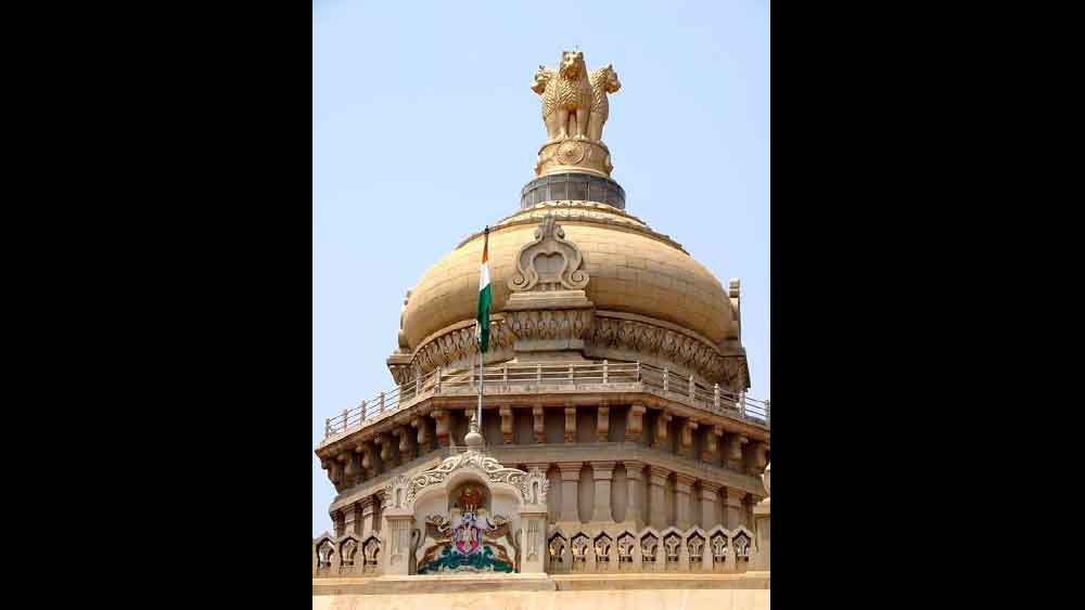 তবে নিজে নকশা করলেও দীর্ঘ দিন এই পাণ্ডুলিপির সম্পূর্ণ রূপটি দেখতে পাননি দীননাথ। প্রতি বার পাণ্ডুলিপির কোনও অংশ সম্পূর্ণ হওয়ার পর পরই নন্দলাল তা দিল্লিতে পাঠিয়ে দিতেন। অবশেষে ২০০৬ সালে তিনি পুরো পাণ্ডুলিপি দেখতে পান।