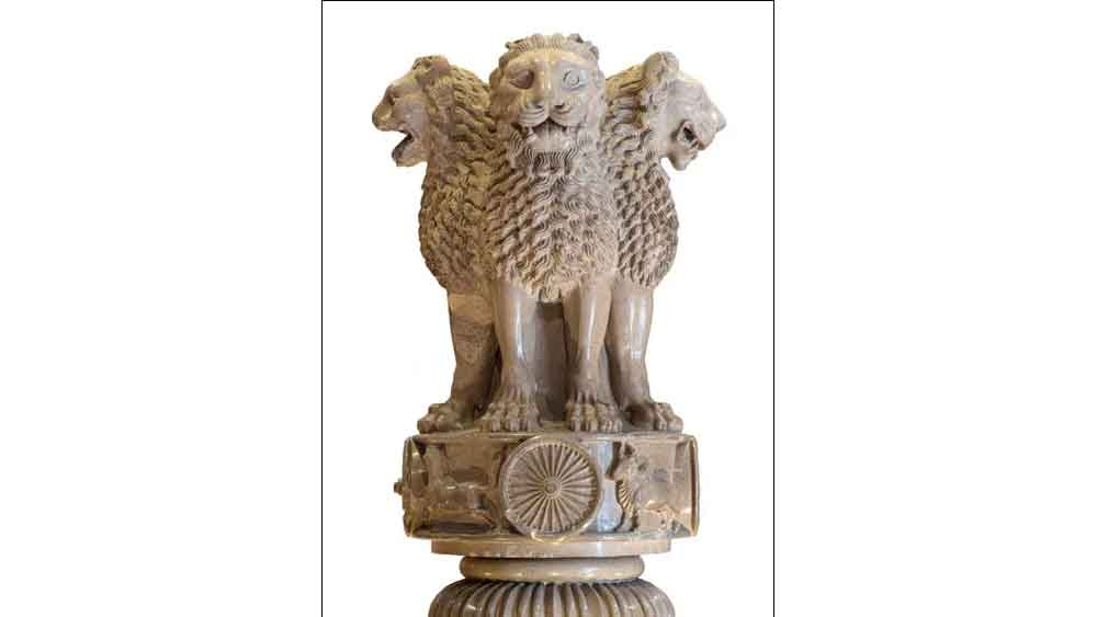 ‘ডাবল ডেকার’ তাঁত প্রবর্তন এবং নতুন ধরনের চান্দেরি শাড়ির নকশা করার ক্ষেত্রেও দীননাথ গুরুত্বপূর্ণ ভূমিকা পালন করেছিলেন। দীননাথের তৈরি শিল্পকলা দেশ-বিদেশের বিভিন্ন জায়গায় প্রচুর স্বীকৃতি কুড়িয়েছে। একাধিক পদক এবং সম্মানে ভূষিতও হয়েছেন তিনি।