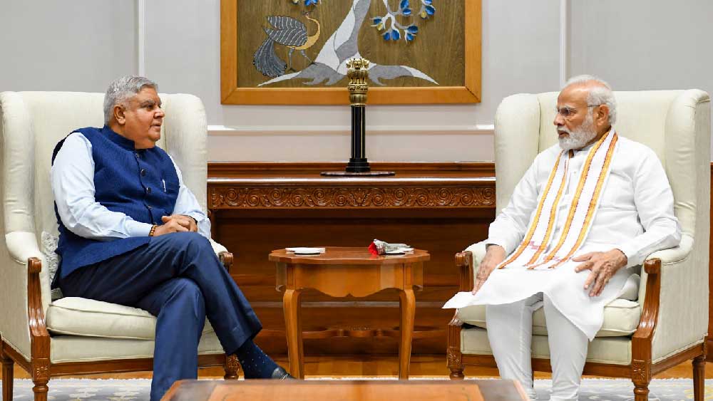 উপরাষ্ট্রপতি পদে তাঁর নাম ঘোষণা পর ধনখড়ের ভূয়সী প্রশংসা করেছেন খোদ প্রধানমন্ত্রী নরেন্দ্র মোদী। সংসদীয় বিষয়ে ধনখড়ের প্রজ্ঞাকে তারিফ করেছেন। সংবিধান নিয়ে তিনি যে অত্যন্ত ওয়াকিবহাল, তা-ও উল্লেখ করেছেন প্রধানমন্ত্রী।