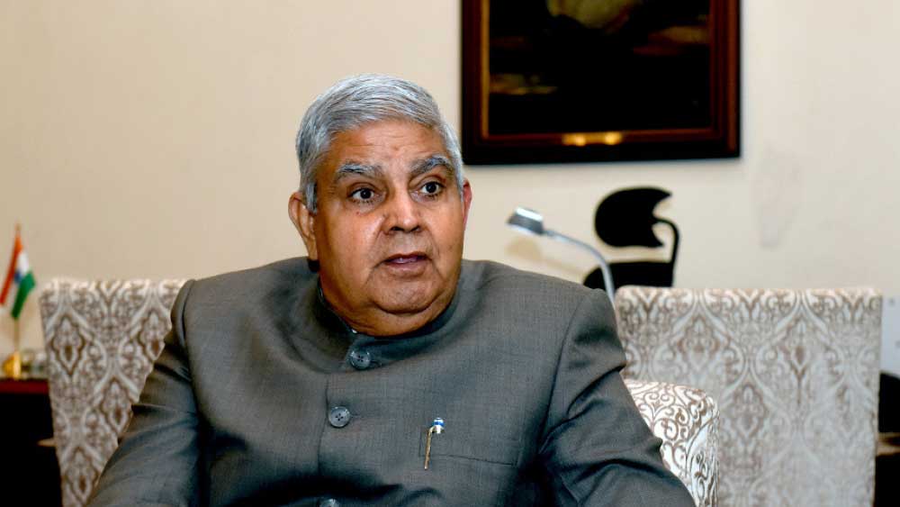 এ বাংলার রাজ্যপালের দায়িত্বভার সামলানোর আগে একাধিক পদে ছিলেন ধনখড়। জনতা দল থেকে বিজেপিতে যোগদানের আগেই অবশ্য কেন্দ্রীয় মন্ত্রী হিসাবে দেখা গিয়েছে তাঁকে। 