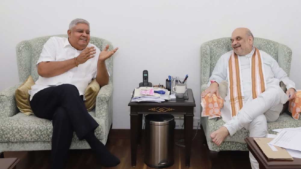 ১৯৮৯ থেকে ’৯১ পর্যন্ত জনতা দলের টিকিটেই নবম লোকসভায় প্রবেশ ধনখড়ের। সে বার রাজস্থানের ঝুনঝুনু লোকসভা কেন্দ্র থেকে জিতেছিলেন তিনি। লোকসভার পর রাজস্থানের কিসানগড় বিধানসভা কেন্দ্র থেকে জিতে বিধায়ক হন ধনখড়। সময়টা ছিল ১৯৯৩-’৯৮। 