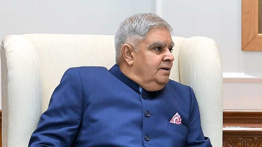 রাজস্থানের দশম বিধানসভার মেয়াদ শেষে আবারও সংসদের পথে এগিয়েছিলেন ধনখড়। ১৯৯০ থেকে ’৯১ সালে চন্দ্রশেখর সরকারের সংসদীয় বিষয়ক প্রতিমন্ত্রী হয়েছিলেন তিনি। 