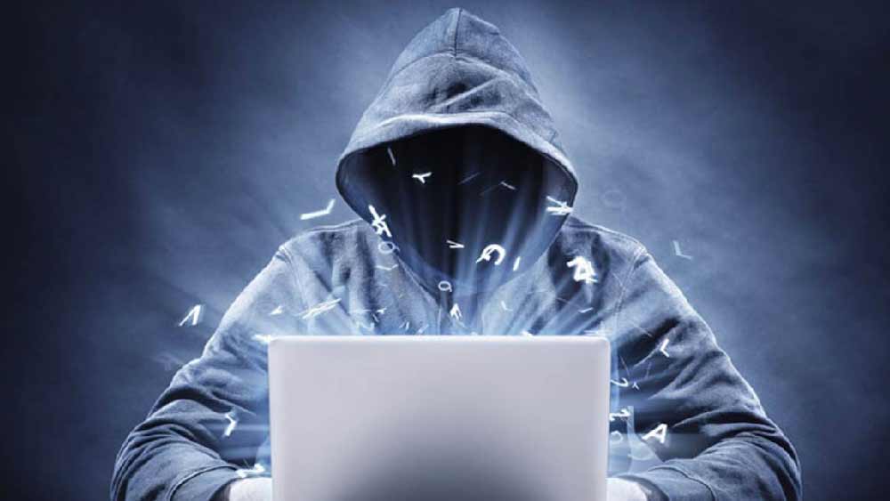 এ ছাড়া সফটওয়্যারের মাধ্যমে আপনার কম্পিউটার বা মোবাইলের দখল নেওয়া অপরাধীকে চিহ্নিত করতে সাহায্য করে। নষ্ট করে দেওয়া তথ্য উদ্ধার করে অপরাধের রহস্য সমাধানে সাহায্য করে।